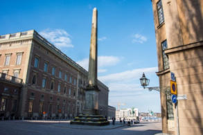 Gustav III:s obelisk stod klar 1800. Man använde arbetskommenderade soldater för att slutföra denna.